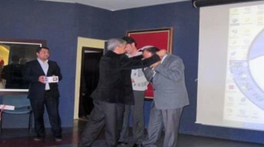 Zirve Gen&ccedil;lik, Beden Eğitimi &Ouml;ğretmenlerini Bir Araya Getirdi