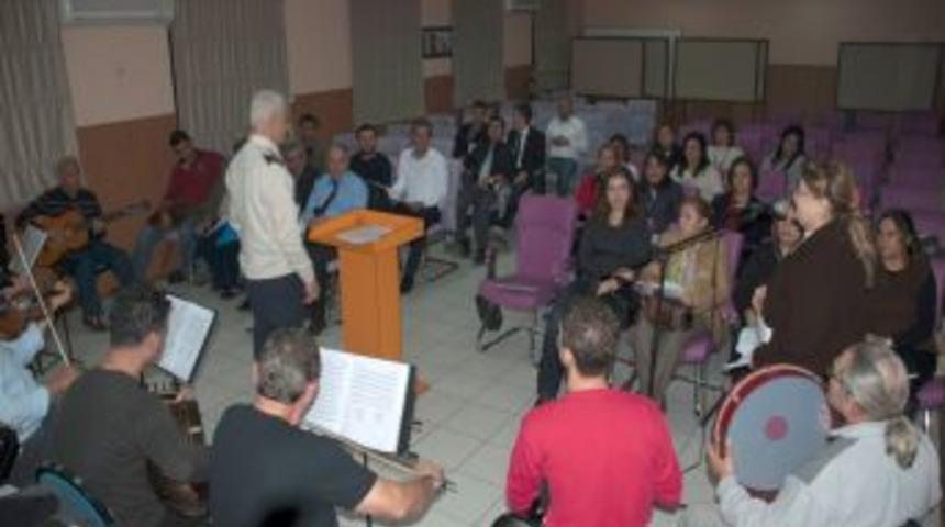 G&ouml;n&uuml;l Bah&ccedil;esi Musiki Derneği Konsere Hazırlanıyor