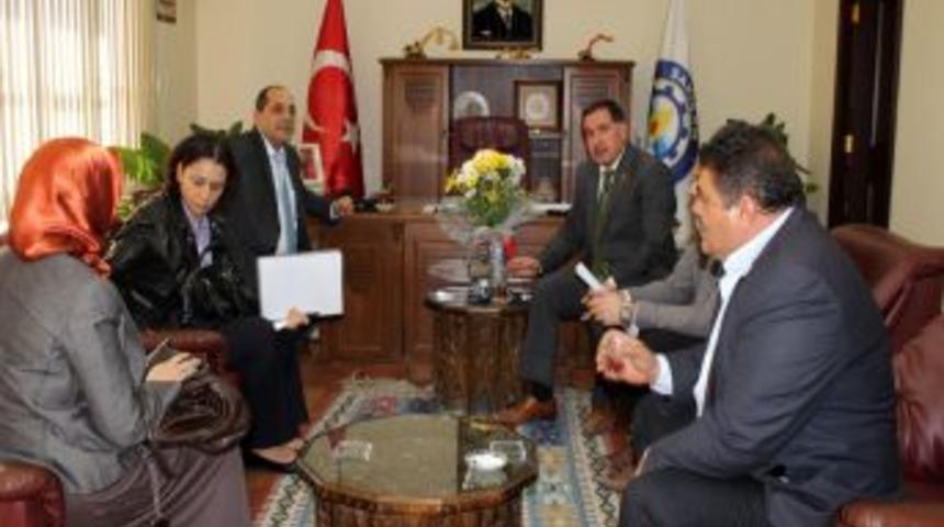 Sağlık M&uuml;d&uuml;r&uuml; &Ouml;zer, Başkan Zenbilci'yi Ziyaret Etti