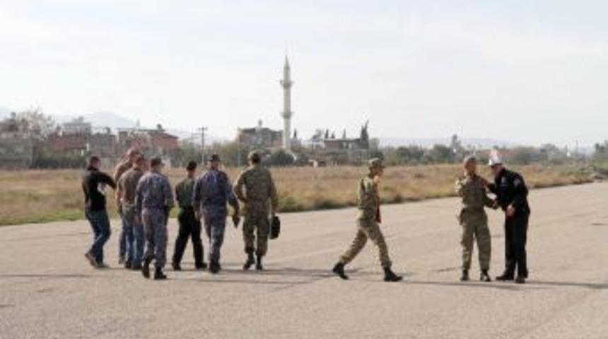 NATO Heyeti İskenderun Eski Havaalanı Arazisinde Incelemede Bulundu