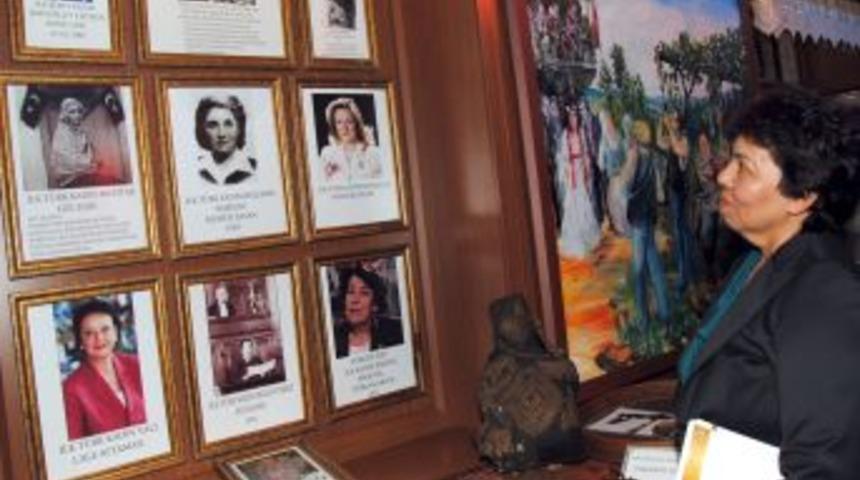 İlkleri Başaran Türk Kadınları Manavgat'ta Fotoğraf Sergisiyle Tanıtıldı