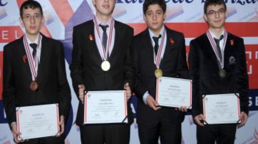 &Ouml;zel Şehzade Mehmet &Ouml;ğrencileri Ankara'dan 4 Madalyayla D&ouml;nd&uuml;