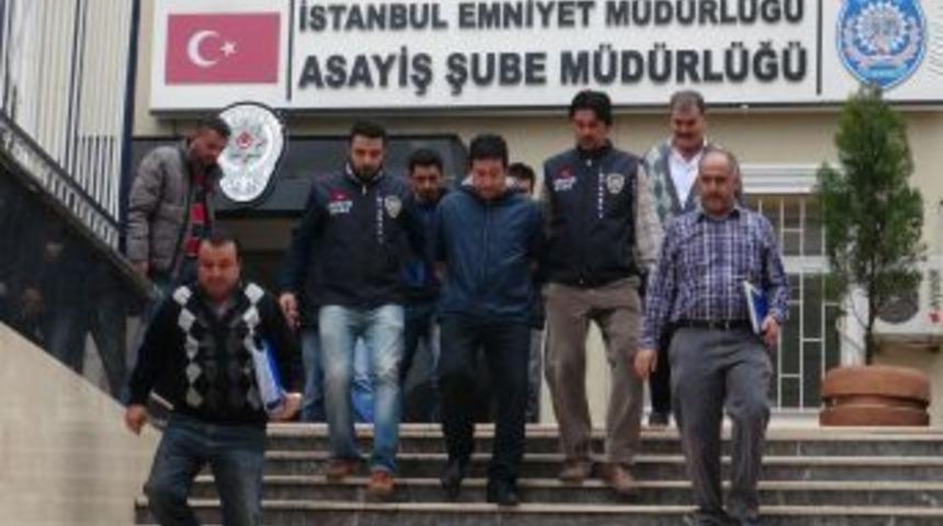 Kadın Kılığındaki Banka Soygunu Güvenlik Kamerasında