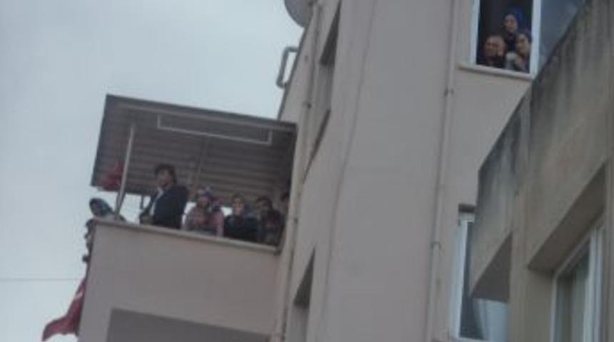 Şehit Cenazesi Getirilen Kuşadası'nda Y&uuml;r&uuml;y&uuml;ş Yapıldı