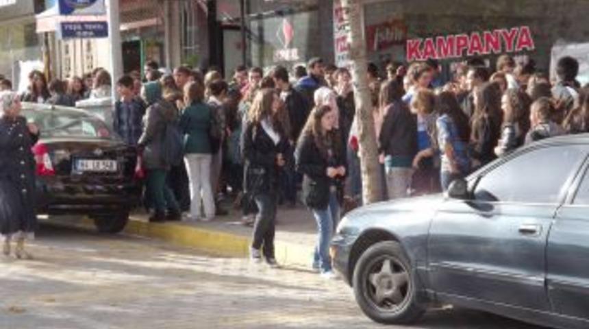 Okul Ma&ccedil;ındaki Tartışmaya Polis M&uuml;dahale Etti