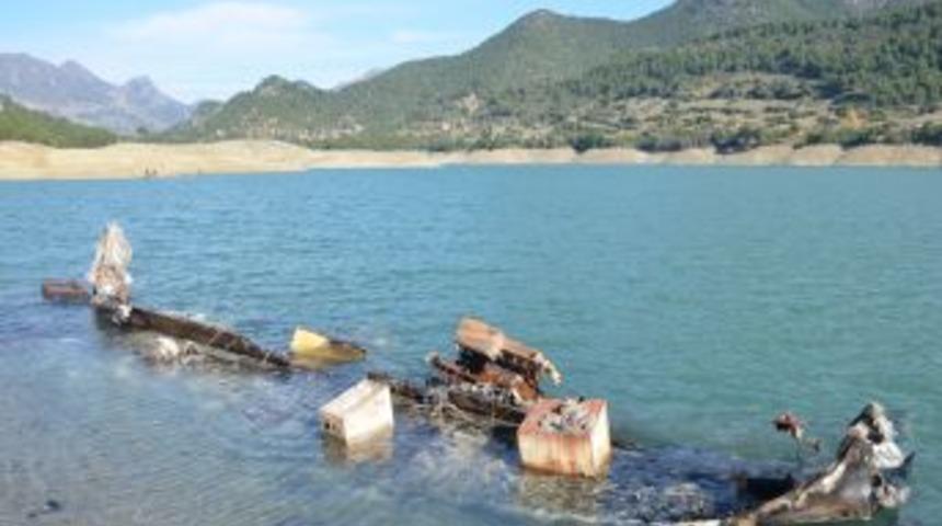 Kozan Barajı'ndaki Turistik Tekneye Sabotaj Ş&uuml;phesi