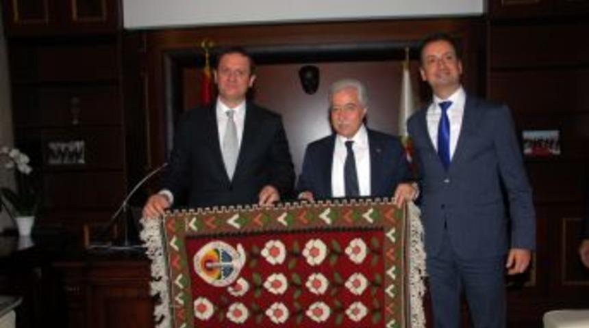 Arnavutluk b&uuml;y&uuml;kel&ccedil;isi Adana'da