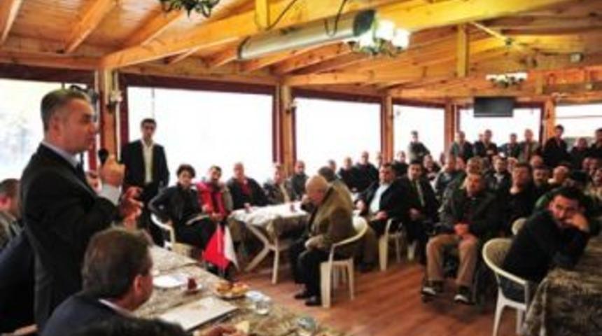 Esnafın b&ouml;lgedeki sıkıntılarını dinledi.