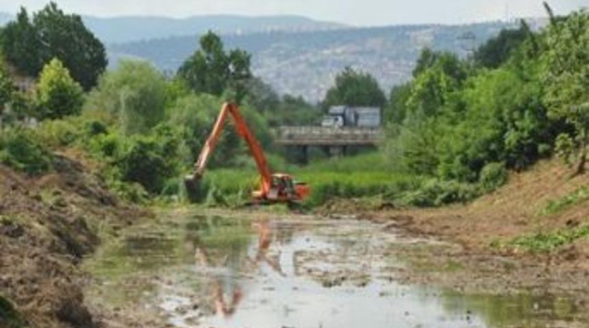 Başiskele'de Kilez Deresi&rsquo;nde temizlik
