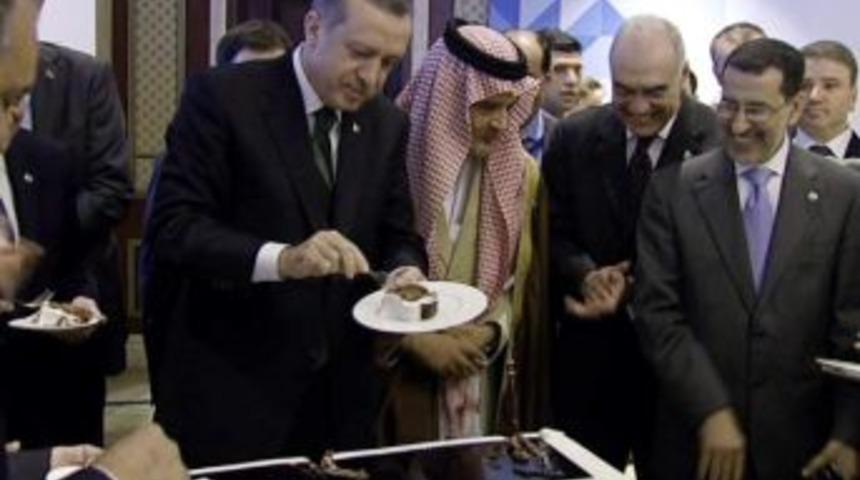 Başbakan Erdoğan, Arap Konuklarına 'Filistin Pastası' Yedirdi