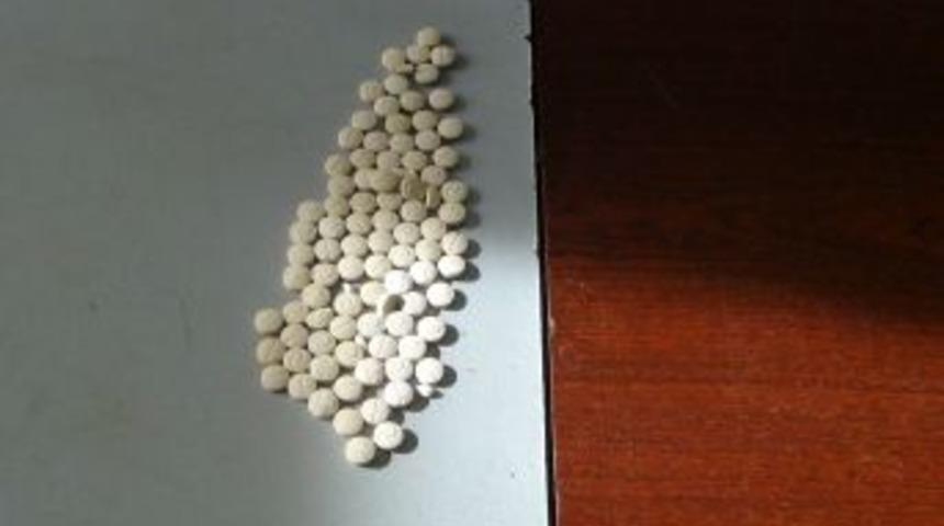 Otomobil Torpidosunun Arkasından Esrar Ve Hap &Ccedil;ıktı