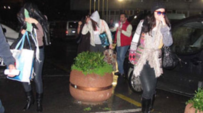 Mankenlik ajansına fuhuş baskını!