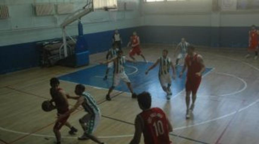 Siirt Polis G&uuml;c&uuml; Sporcuları Zırhlı Ara&ccedil;larla Taşındı