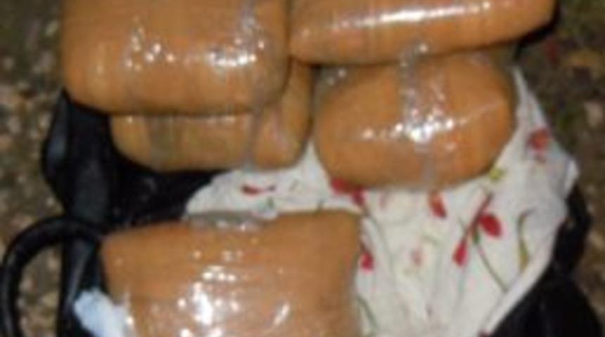 Yurttan Ka&ccedil;an Kız, 5.2 Kilo Toz Esrarla Yakalandı