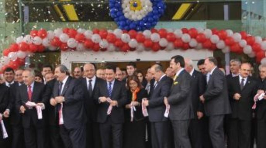 Sanayicilerin Modern Hizmet Binası T&ouml;renle A&ccedil;ıldı