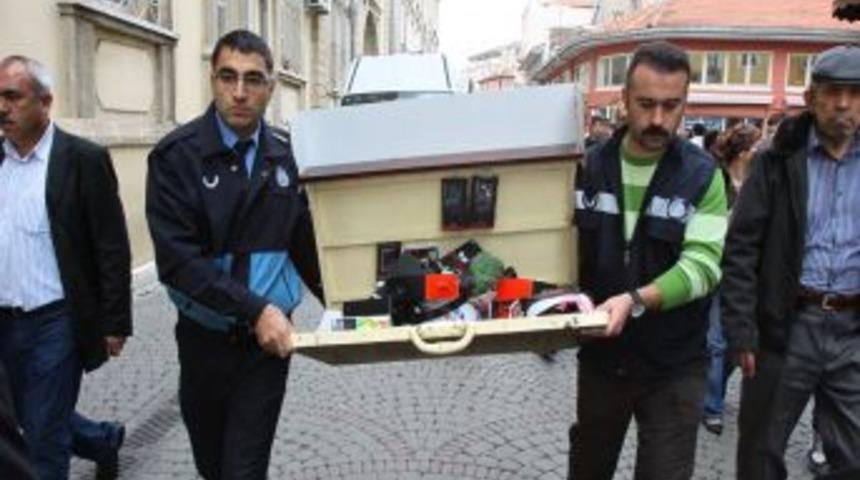 Tarih&icirc; Kemeraltı &Ccedil;arşısı'nda Işporta Operasyonu