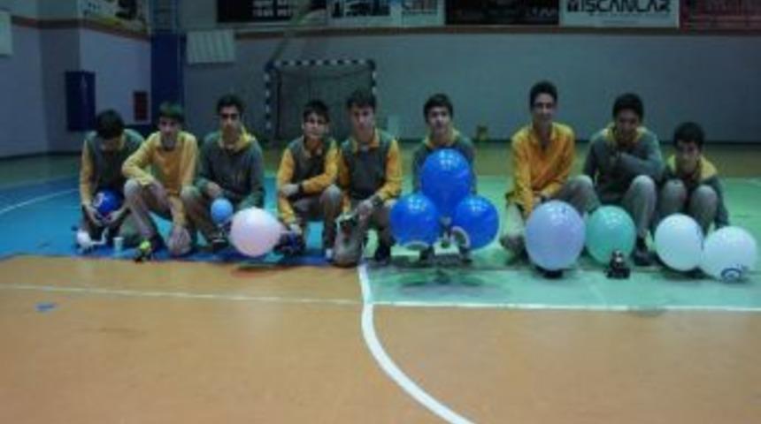 Balonlu Araba Yarışması Renkli G&ouml;r&uuml;nt&uuml;lere Sahne Oldu