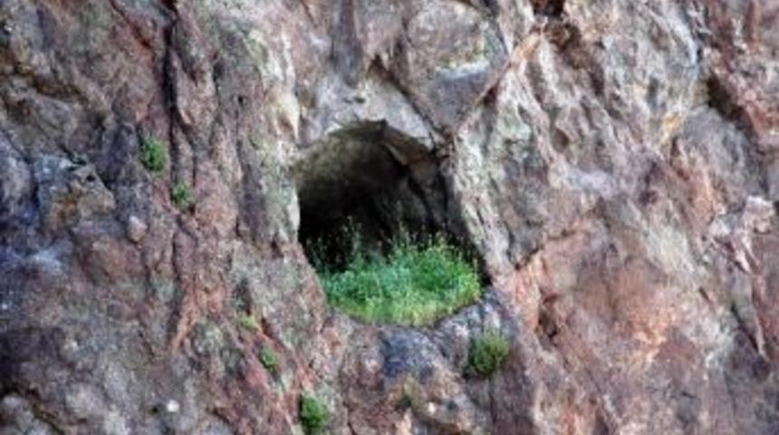 Deliklitaş Mağarası Sırrının &Ccedil;&ouml;z&uuml;lmesini Bekliyor