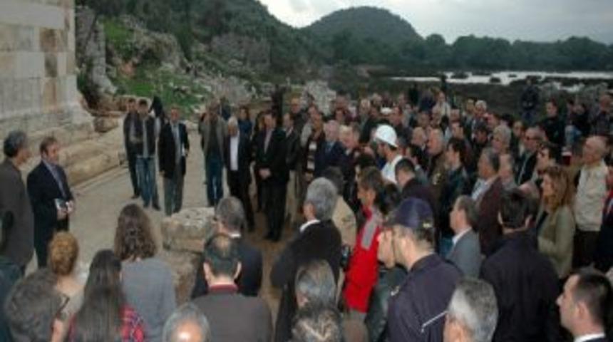 Bakan G&uuml;nay, Andriake Onurlandırma Anıtlarını A&ccedil;tı