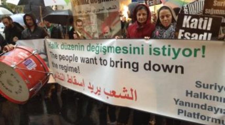 Suriye Konsolosluğu &Ouml;n&uuml;nde Esed'i Protesto Ettiler