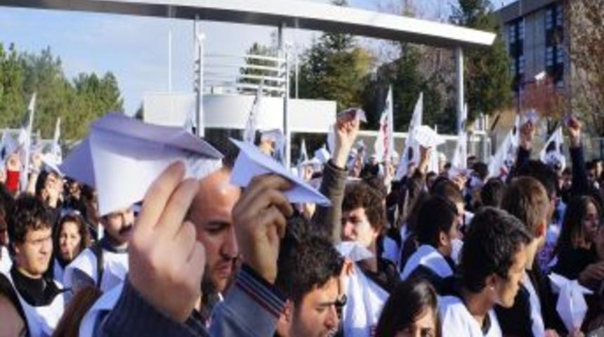 TGB'den Y&Ouml;K Binası &Ouml;n&uuml;nde 'u&ccedil;aklı' Eylem