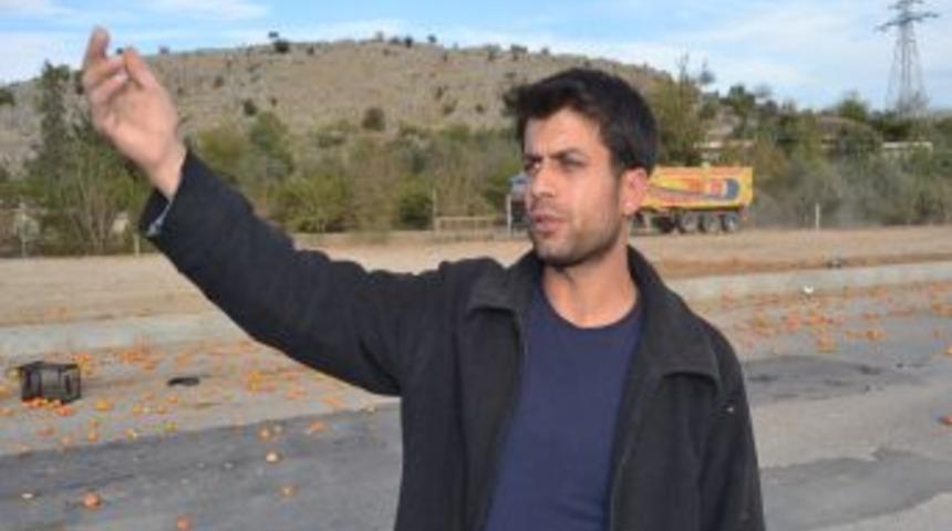 Kozan&rsquo;da Iki Kamyonet &Ccedil;arpıştı: 3 Yaralı