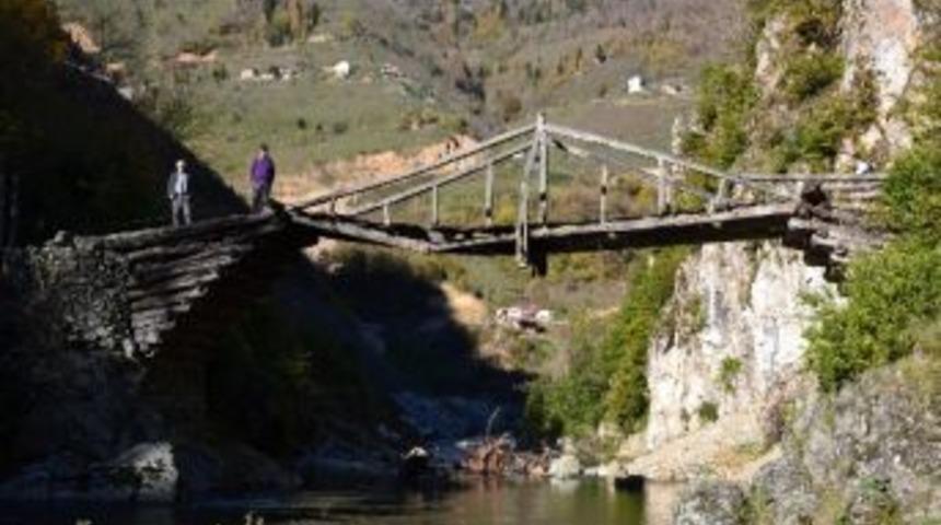 300 Yıllık K&ouml;pr&uuml; Zamana Yenildi