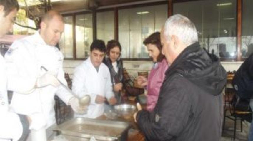 Aşçılar Derneği'nden Aşure İkramı