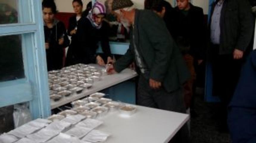 Ke&ccedil;iborlu'da Ehl-i Beyt Sevgisi Salona Sığmadı