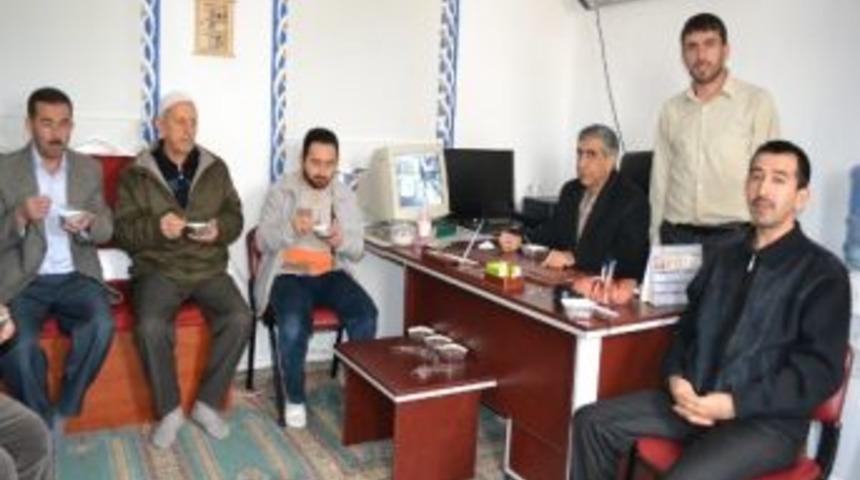 Cami Cemaatinden Aşure İkramı