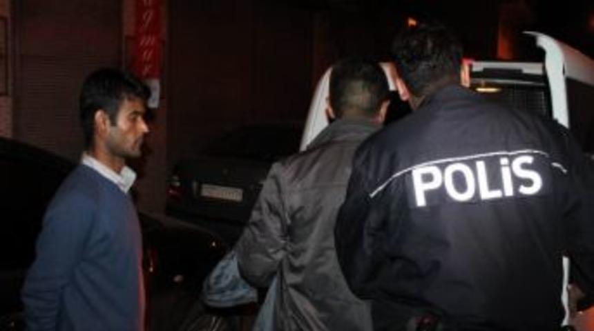 Hırsız Sandılar, Ka&ccedil;ak &Ccedil;alışan 4 Suriyeli &Ccedil;ıktı