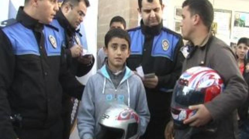 Polis Motosiklet Hediye Edecek