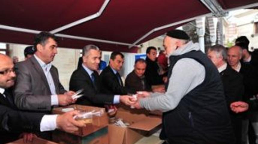 Beylikd&uuml;z&uuml;&rsquo;nde aşure bereketi