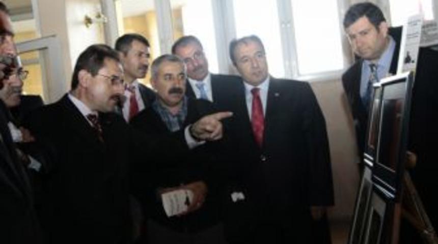 Vali Başk&ouml;y, Sergi A&ccedil;ılışına Katıldı