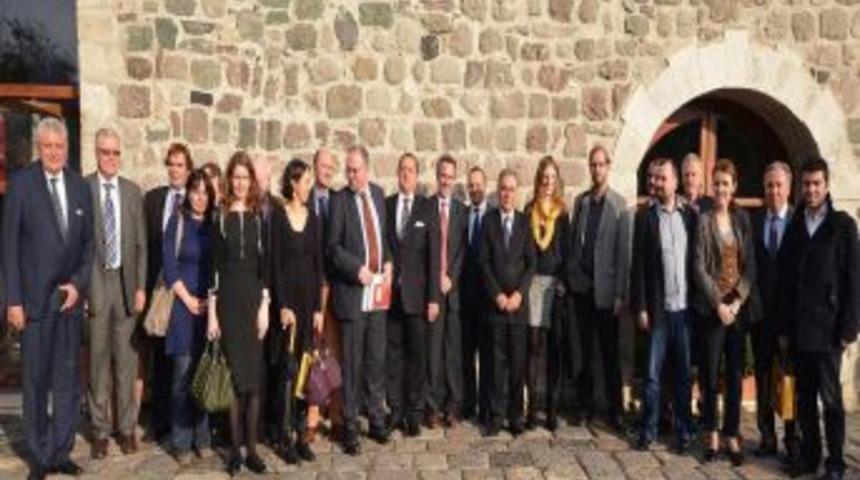 Kocaoğlu, AB &Uuml;yesi 15 &Uuml;lkeden Ekonomi Edit&ouml;rleriyle Buluştu