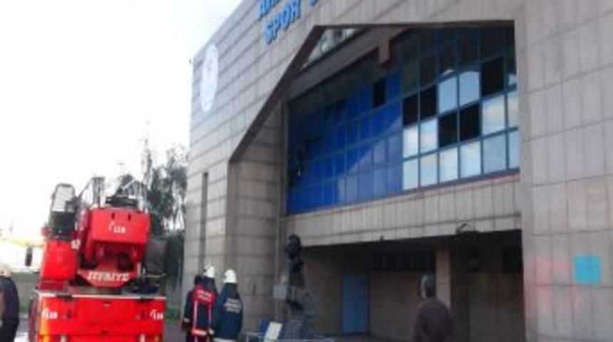 Ahmet C&ouml;mert Spor Salonunda Yangın Paniği