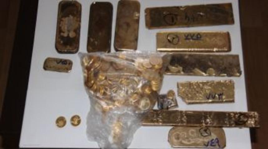 Otob&uuml;sten 13 Kilo Altın &Ccedil;ıktı