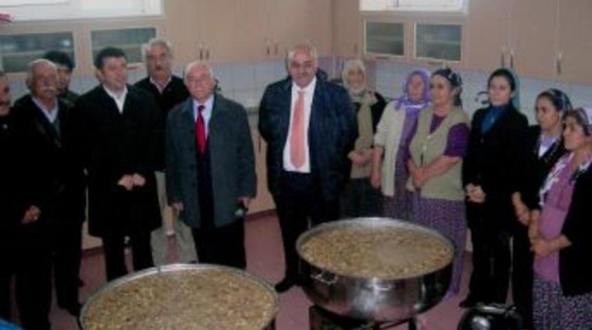 Şeyh Muhammed Kerhi Külliyesi’nde Aşure İkramı