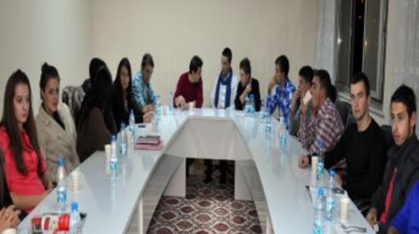 Balkanlı &Ouml;ğrencilerin Y&uuml;ksek &Ouml;ğrenimi &Ccedil;ileli S&uuml;r&uuml;yor