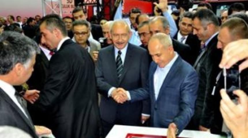 Kılı&ccedil;daroğlu'ndan B&uuml;y&uuml;k&ccedil;ekmece standına &ouml;vg&uuml;