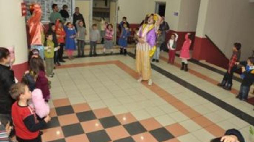 Başiskele&rsquo;de sinema miniklerin ayağına geldi