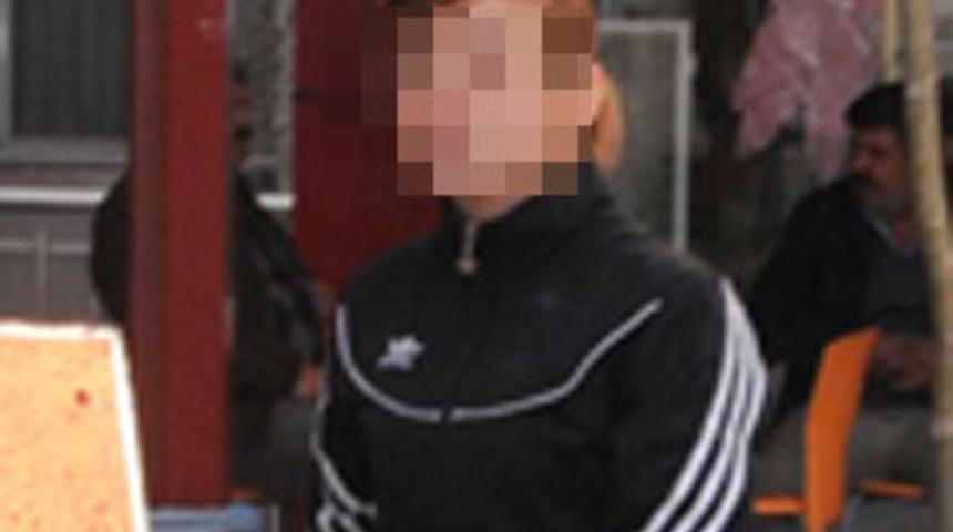 Fuhuş i&ccedil;in kartvizit dağıtırken yakalandı