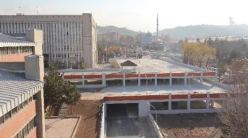 Merkezi Y&ouml;netim Caddesi&rsquo;ndeki Aziziye Katlı Otopark Hizmete Giriyor