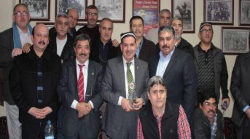 Başkan Zenbilci T&uuml;rkistan Pilavı Dağıttı