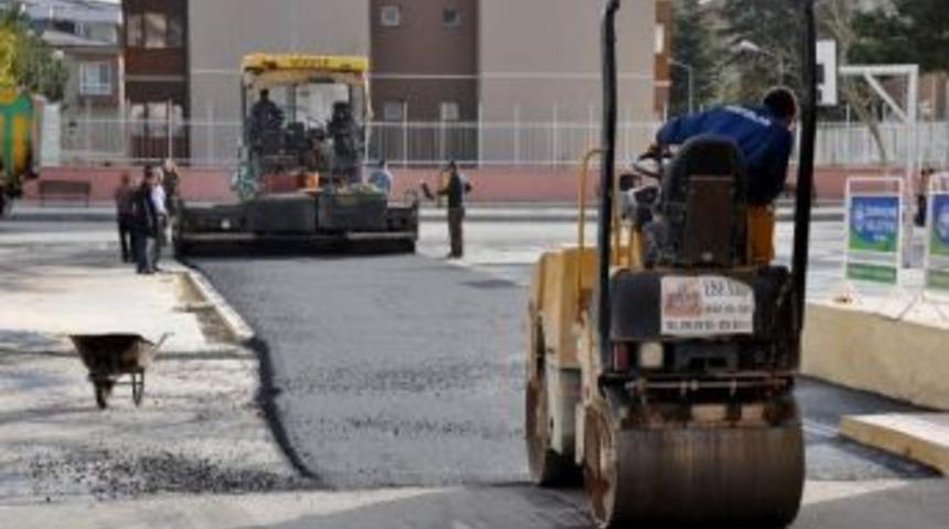 Odunpazarı Porsuk İlkokulunun Bah&ccedil;esini Asfaltladı