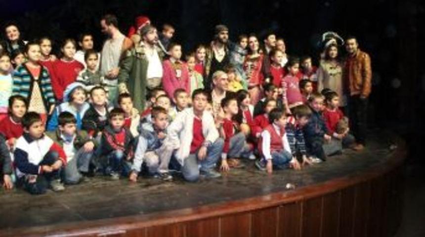 K&ouml;yden Gelip Tiyatroyla Tanıştılar