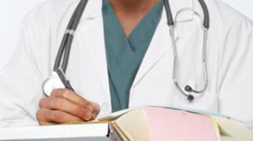 Sahte doktordan çıplak şantaj