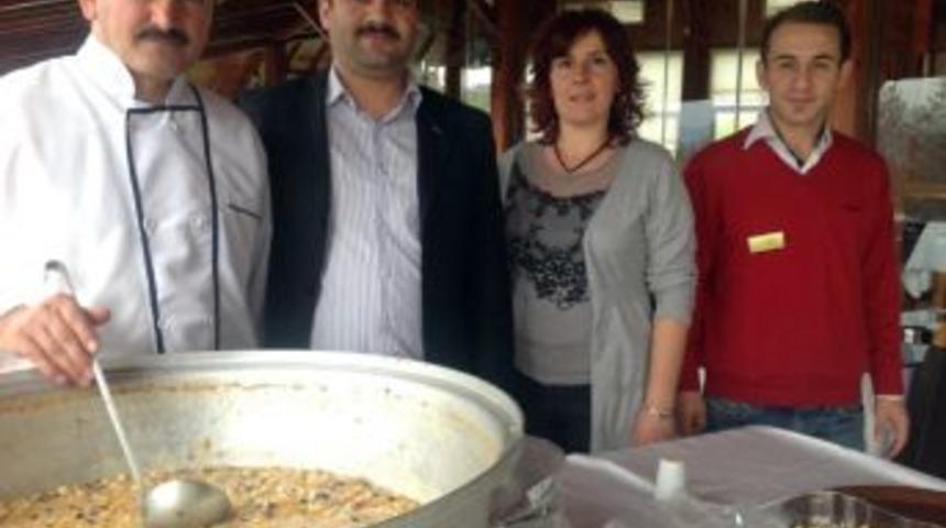 Yenikent Park&rsquo;ta 500 Kişiye Aşure İkramı