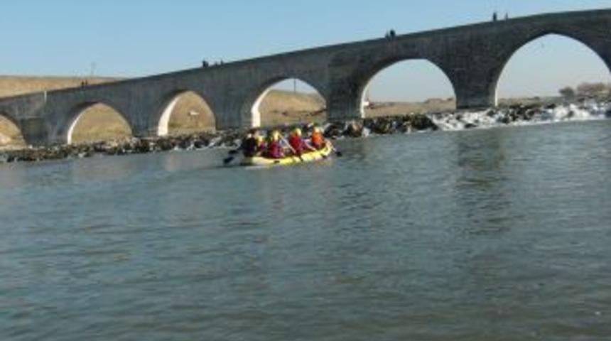 Aralık Ayında Muş'ta Kano Heyecanı Yaşandı