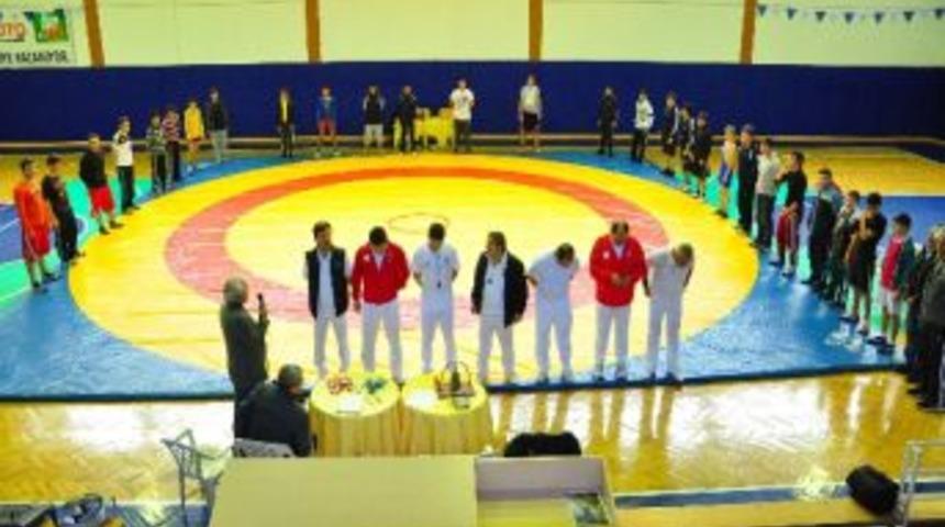 Kırklareli&rsquo;nin Kurtuluş 90. Yılı M&uuml;nasebetiyle Serbest G&uuml;reş İl Birinciliği M&uuml;sabakaları Yapıldı.